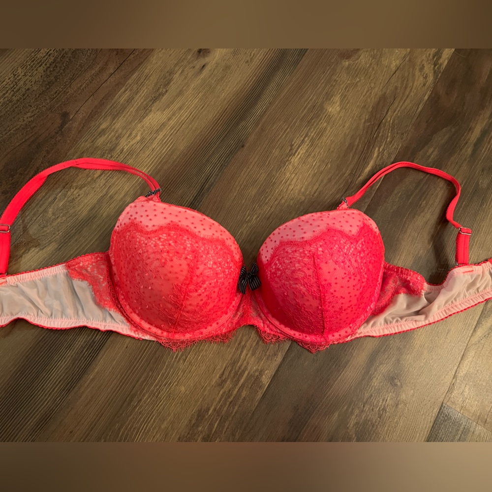 38D Victoria secret push up bra